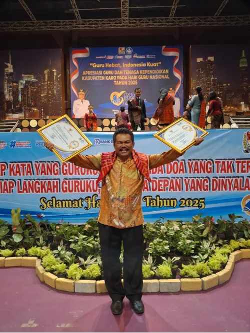 Juara 1 Kepala Sekolah Inovatif/Trasformatif Mengelola Sekolah dan Kepemimpinan Pembelajaran